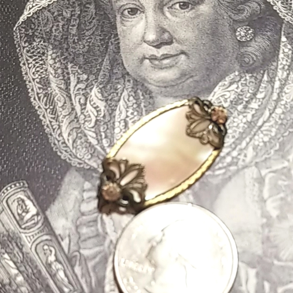 1800s Victorian Mother of Pearl Paste Stone Brooch - Picture 3 of 7